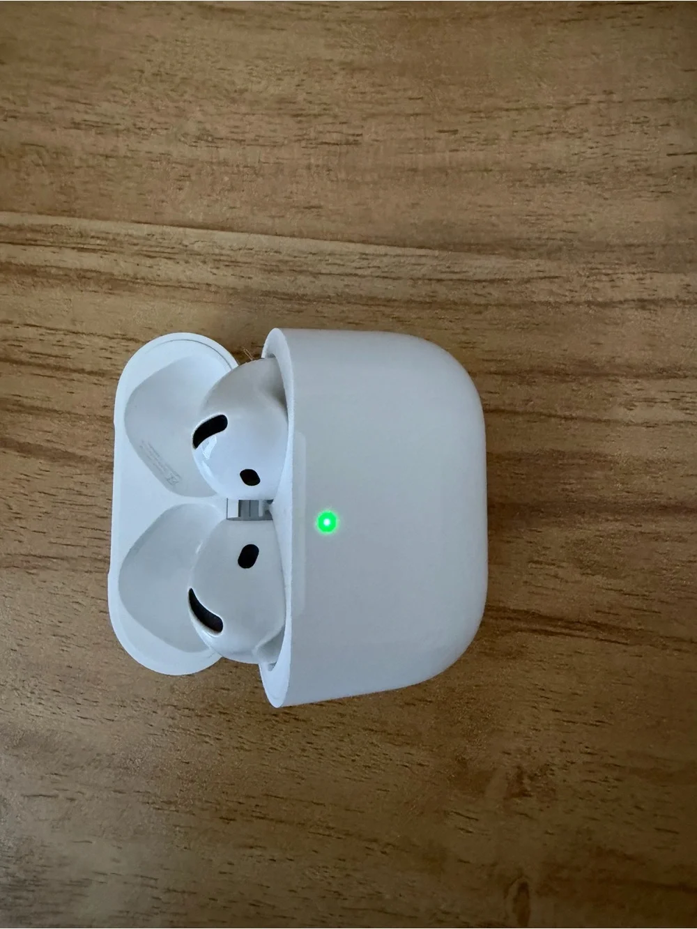 Apple AirPods 4